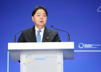 Minister for Foreign Affairs Hayashi reading the statement
