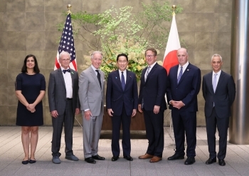 Prime Minister KISHIDA receiving a courtesy call by a Delegation of United States House Ways and Means Committee members 