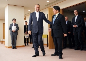Foreign Minister Hayashi welcoming Minister Amir Abdollahian