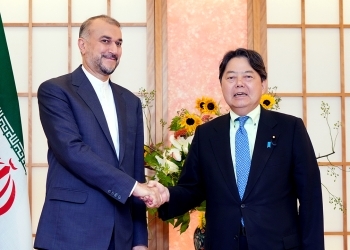 Two ministers shaking hands