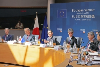 Prime Minister Kishida who attends the working lunch