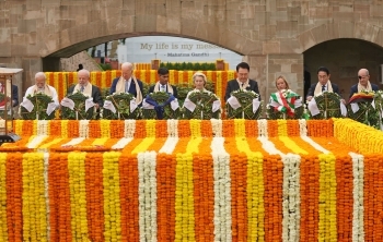 G20 Leadres visits the Rajghat