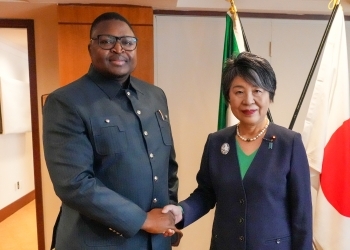 FM Kamikawa Shakes Hands on Foreign Minister KABBA of Sierra Leone