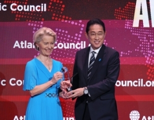 Prime Minister Kishida took a photo at the Atlantic Council’s