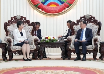 Foreign Minister Kamikawa and Prime Minister Sonexay who exchange opinions after having a seat