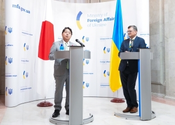 Minister Hayashi and Minister Kuleba who hold a joint press announcement