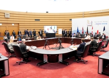 Foto de toda la sala de conferencias de la sesión inaugural de la Reunión de Ministros de Comercio del G7