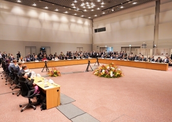 Foto de toda la sala de conferencias para la sesión de concientización sobre la resiliencia de la cadena de suministro en la Reunión de Ministros de Comercio del G7