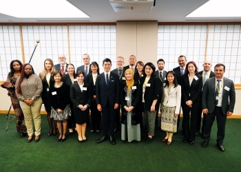 Group photo of State Minister Tsuji and participants of FY2023 Local Staff Training Program (Senior staff group)