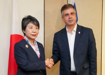 Foreign Minister Kamikawa shakes hand with Mr. Eli COHEN, Minister of Foreign Affairs of the State of Israel