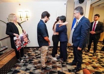 Minister Kamikawa who hug a family of those kidnapped in the Hamas terrorist attacks