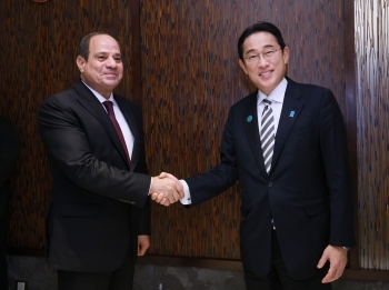 Two leaders who shake hands facing straight at a camera