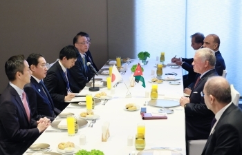 Two Leaders who have a talk after having a seat at a table