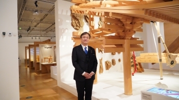 State Minister Horii at the exhibition