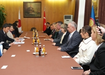 Foreign Minister Kamikawa talks with the Rector of Ankara University