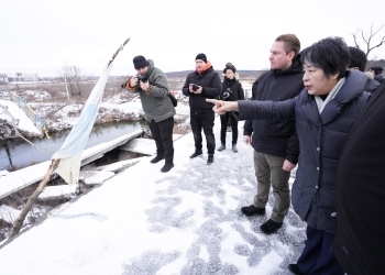 Minister of Foreign Affairs Kamikawa inspects the Irpini Bridge