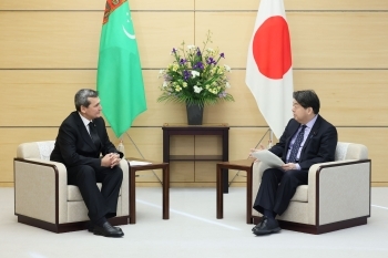 Meeting between Chief Cabinet Secretary Hayashi and Deputy Chairman and Foreign Minister Meredov’s