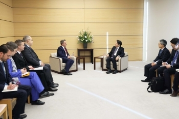 Meeting by Chief Cabinet Secretary HAYASHI and Mr. Xavier BETTEL, Vice Prime Minister, Minister for Foreign Affairs and Foreign Trade, Minister for Development Cooperation and Humanitarian Affairs of Luxembourg