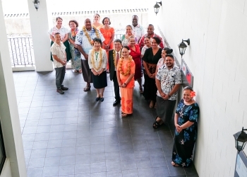 (Commemorative photo) Foreign Minister Kamikawa and the staff team of the Pacific Climate Change Centre