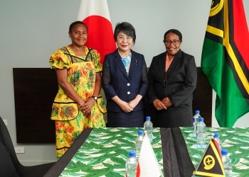 (Photo) Foreign Minister Kamikawa and H.E. Brown, Special Envoy of Minister of Foreign Affairs, International Cooperation and External Trade of Vanuatu