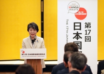 Foreign Minister Kamikawa who makes a speech standing behind the lectern