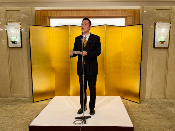 Parliamentary Vice-Minister Fukazawa makes a remark at the reception