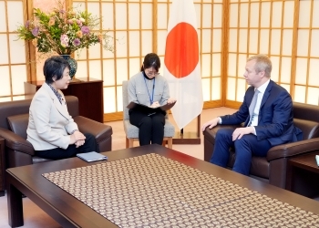 Meeting between Foreign Minister KAMIKAWA and H.E. Mr. KOOPMANS, EU Special Representative for the Middle East Peace Process