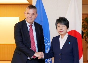 Foreign Minister Kamikawa shakes hand with UNRWA Commissioner General Lazzarini
