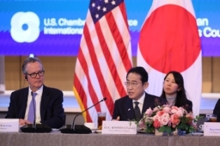 Prime Minister Kishida speaking at the luncheon meeting