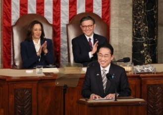 Prime Minister Kishida smiles as he receives applause