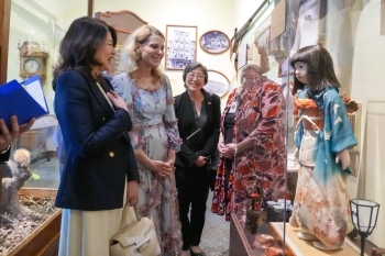 Mrs. Kishida received a briefing that