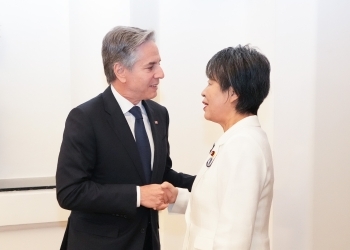 Two ministers shaking hands