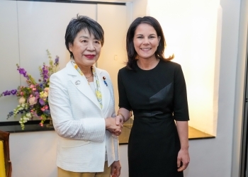 Foreign Minister Kamikawa shakes hands with German Foreign Minister Baerbock
