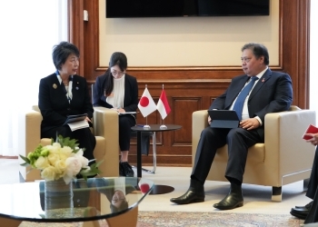 Meeting between Foreign Minister KAMIKAWA and H.E. Dr (H.C.) Airlangga, Coordinating Minister for Economic Affairs of Indonesia