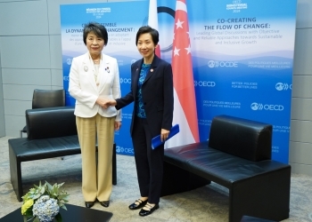 FM Kamikawa shakes hands with Minister Fu