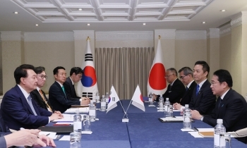 (Photo) Japan-ROK Summit Meeting