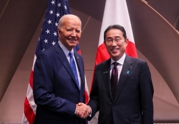 Prime Minister Kishida shaking hands with President Biden