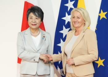 Minister Kamikawa shaking hands with Ms. Krišto, the Chairwoman of the Council of Ministers