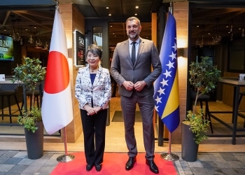 Foreign Minister Kamikawa standing side by side with Foreign Minister Elmedin KONAKOVIĆ