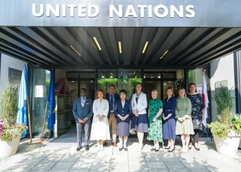 Group photo of Foreign Minister Kamikawa and representatives of UN and NGOs on WPS