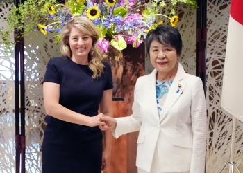 Minister Kamikawa shaking hands with Minister Joly