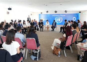(Photo) Dialogue between Foreign Minister KAMIKAWA and the Youths