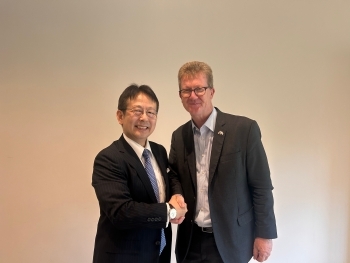 Dr. NAKAMURA Kimitake, Ambassador, Director-General of Disarmament, Non-Proliferation and Science Department, Ministry of Foreign Affairs, and Mr. Stephen Lillie, Director for Defence and International Security, the Foreign, Commonwealth & Development Office, UK are shaking hands