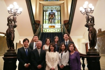 (Photo) Mrs. KISHIDA and the Persons Involved in Japan-U.S. Cultural Exchange