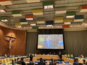 Dr. NAKAMURA, Director-General for Global Issues, making a statement (long-shot)