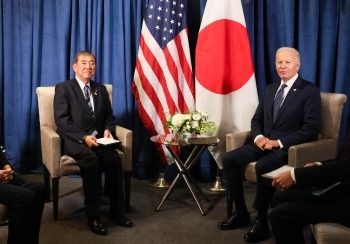 Prime Minister Mr. Ishiba with President Biden at photo session