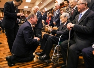Prime Minister Mr. Ishiba is talking with the people of Nikkei in Peru