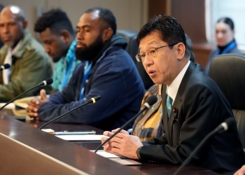 Parliamentary Vice-Minister MATSUMOTO is speaking in front of the trainees of the UNITAR training program