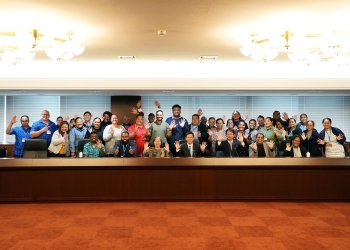 (Group Photo) Parliamentary Vice-Minister MATSUMOTO and the trainees of the UNITAR training program
