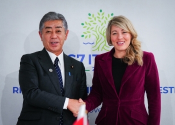 Mr. IWAYA Takeshi, Minister for Foreign Affairs of Japan and The Honourable Mélanie Joly, Minister of Foreign Affairs of Canada smiling and shaking hands